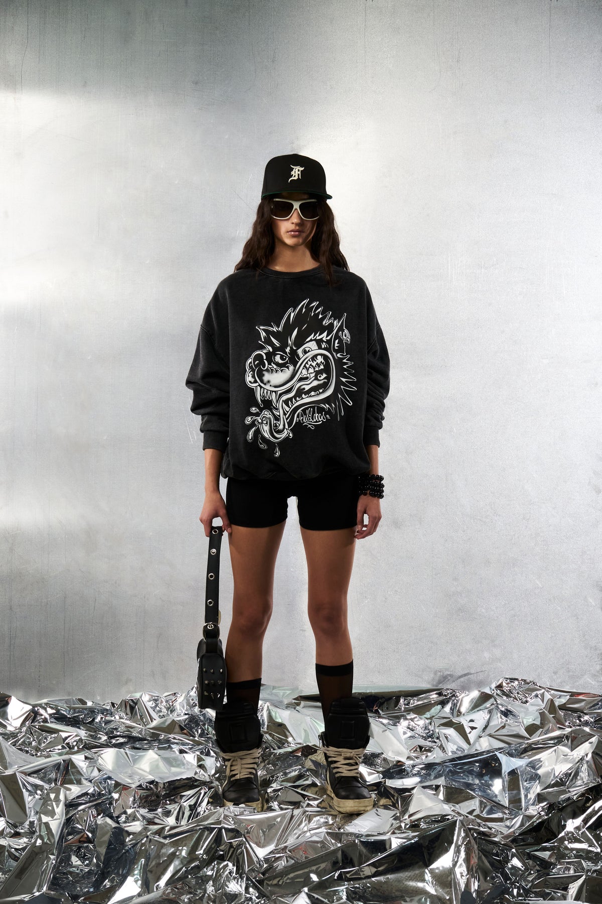 Wolf graffiti CREWNECK - XS