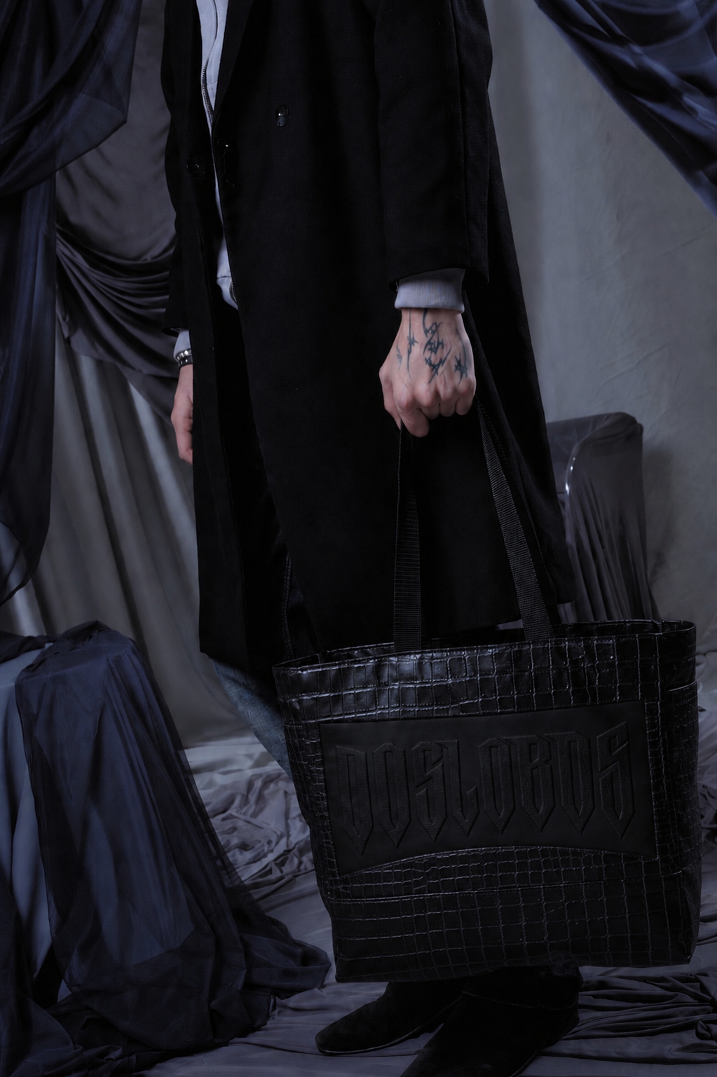 BLACK REPTIL TOTE-BAG
