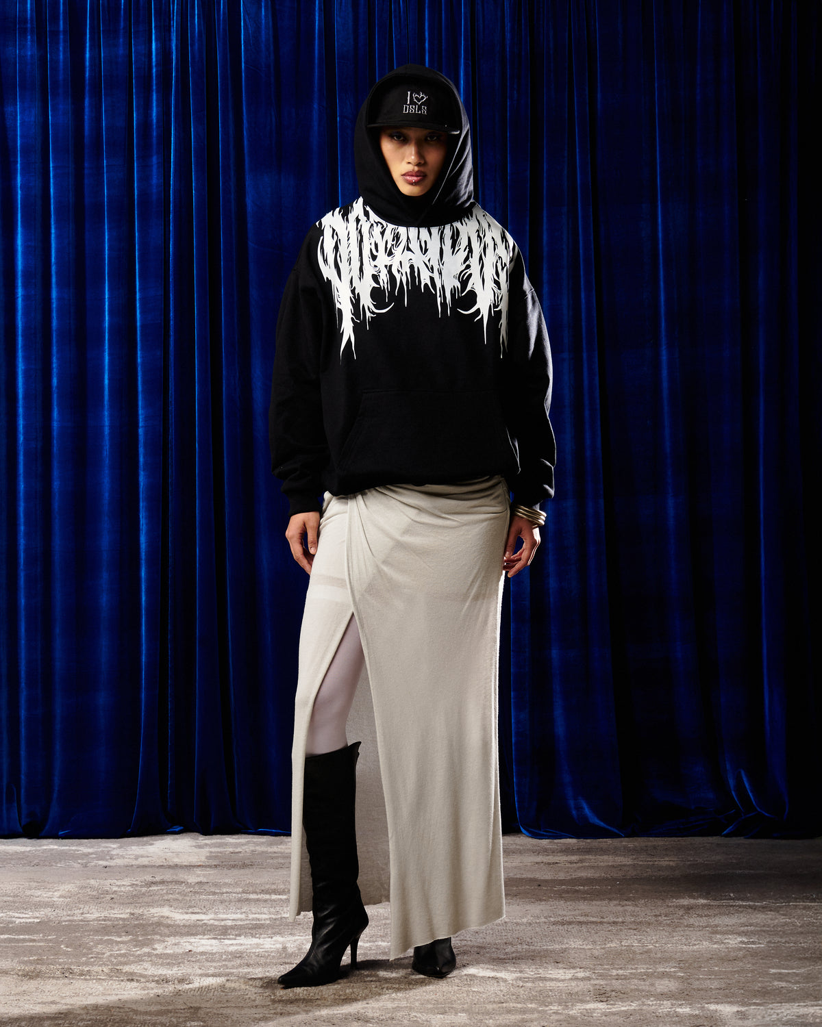 CORE BLACK HOODIE - XS
