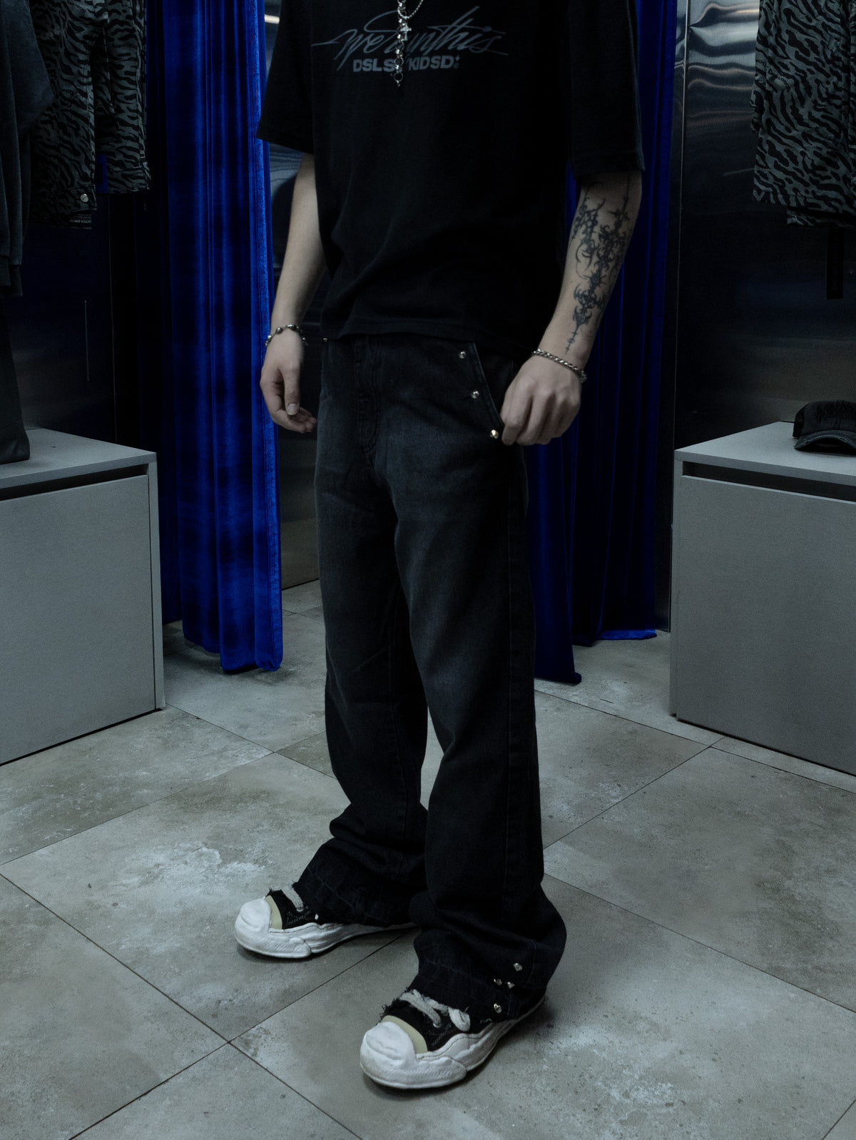 BLACK RIVET FLARE-PANTS - XS