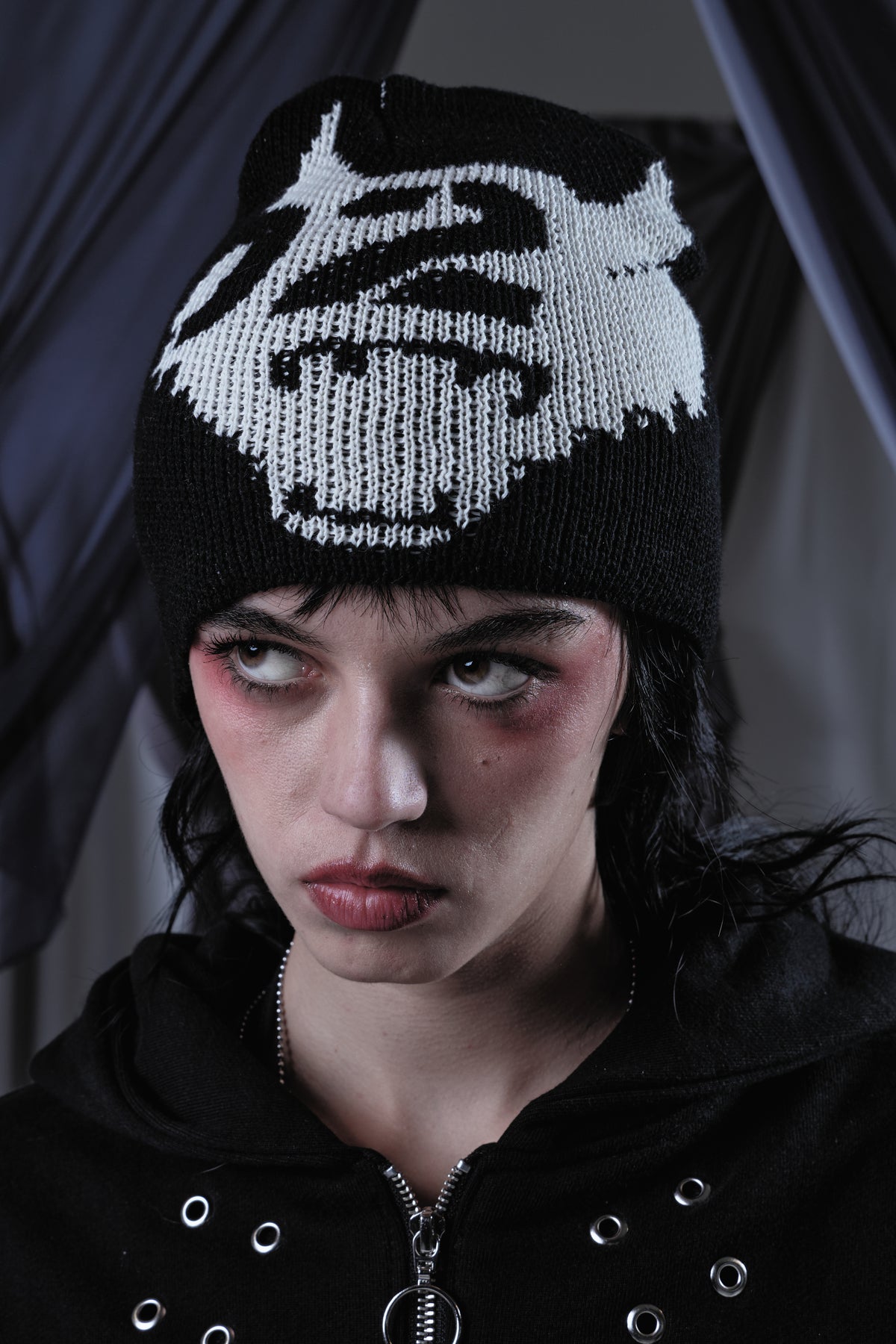 BLACK WOLF BEANNIE - Talla S