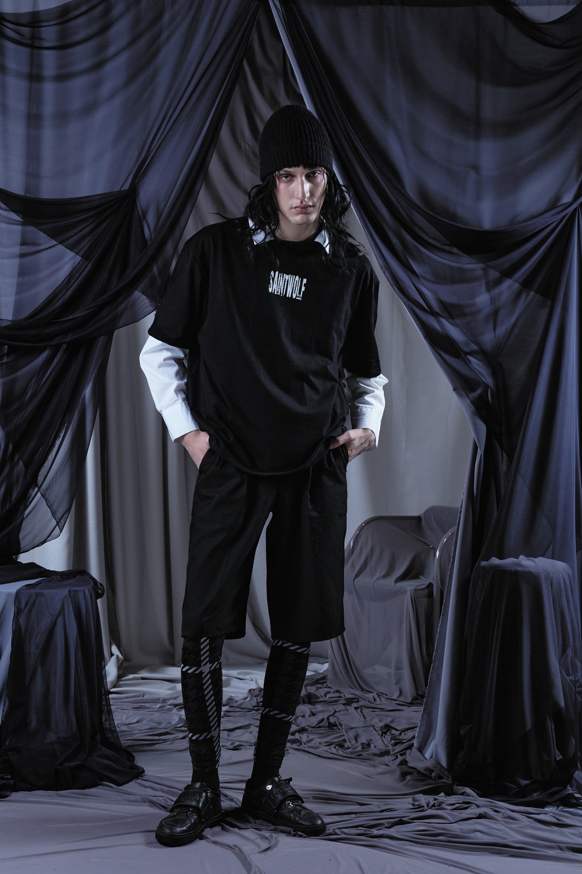 SAINT WOLF TEE - XS