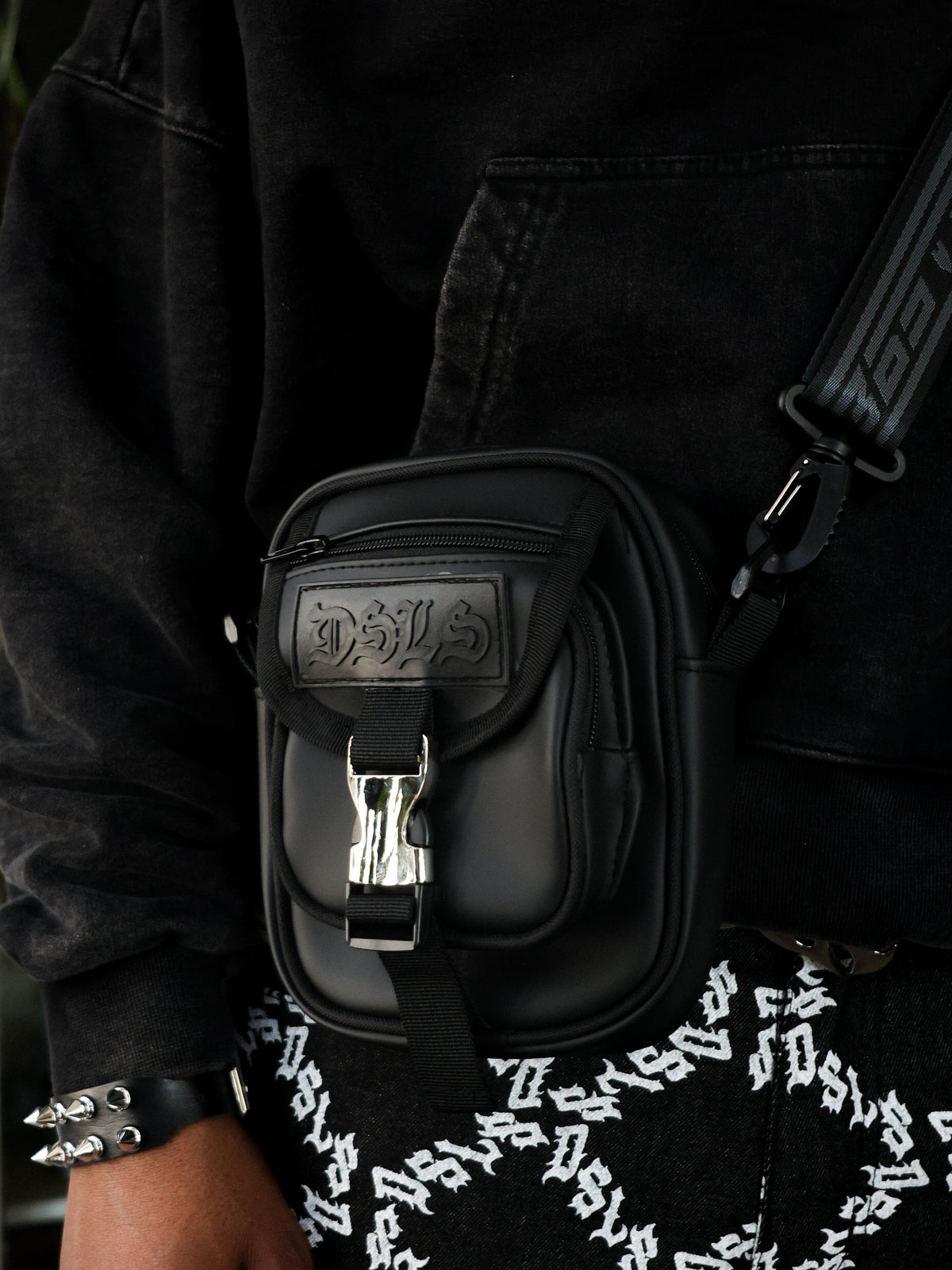 BLACK SHOULDER-BAG